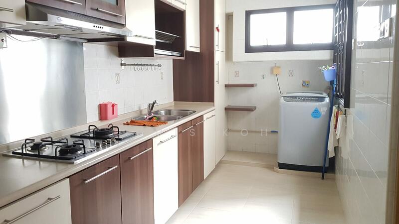 RENOVATED AND SPACIOUS KITCHEN