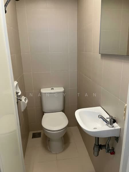The Wharf Residence, 7 Tong Watt Road, 2 Bedrooms, 1,066 sqft, Condominium For Rent, by Nancy Tan, 22147573 - Helper's bathroom - PropertyGuru.com.sg