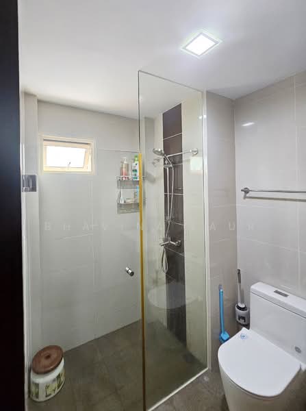 Watercolours Condominium For Sale at S$ 1,100,000 | PropertyGuru Singapore