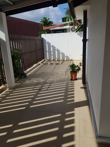 Jalan Asas, Jalan Asas, 3 Bedrooms, 2,500 sqft, Semi-Detached House For Rent, by Carol Lee, 22151402 - Kitchen Back Yard - PropertyGuru.com.sg
