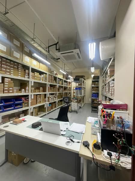 Tradehub 21, 8 Boon Lay Way, 2,002 sqft, Light Industrial (B1) For Rent, by Brandon Kho, 22153838 - CommercialGuru.com.sg