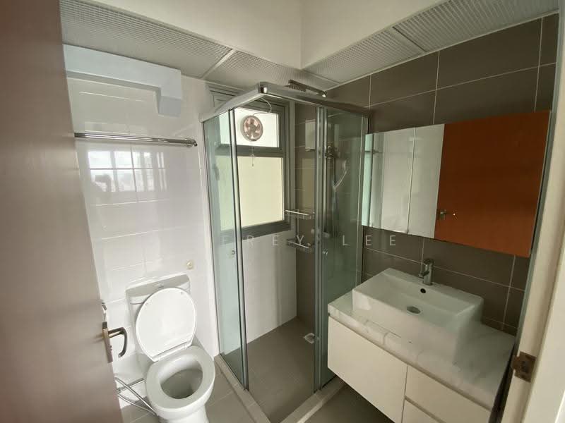 130B Lorong 1 Toa Payoh, 130B Lorong 1 Toa Payoh, Balestier / Toa Payoh, 2 Bedrooms, 700 sqft, HDB Flat For Rent, by Jeffrey Lee, 22157399 - Bathroom - PropertyGuru.com.sg