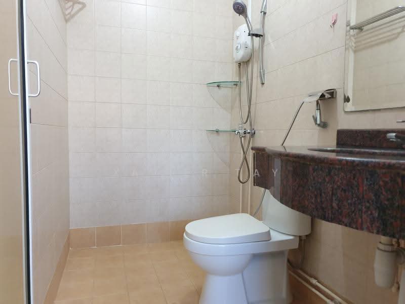 705 Tampines Street 71, 705 Tampines Street 71, Pasir Ris / Tampines, 3 Bedrooms, 1,281 sqft, HDB Flat For Rent, by Xavier Tay, 22159870 - Bathroom - PropertyGuru.com.sg