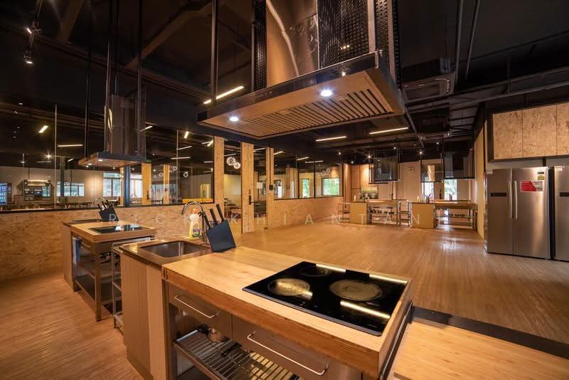 No Longer Available Brand New Boon Lay Drive Studio New Studio 400 Units Free Wifi Free Gym Studio 336 Sqft Condos Apartments For Rent By Rick Khiantani S 1 200 Mo 22175979