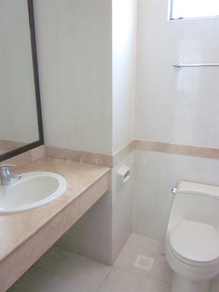 master attach ensuite bathroom