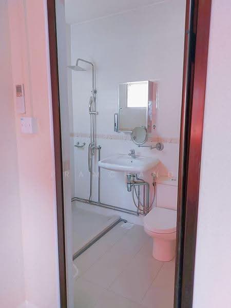 110 Mcnair Road, 110 Mcnair Road, Balestier / Toa Payoh, Room Rental, 200 sqft, HDB Flat For Rent, by S. Pramchand, 22188075 - Bathroom - PropertyGuru.com.sg