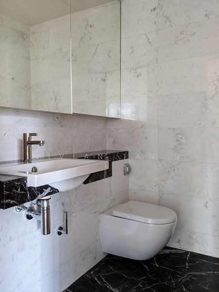 One Shenton, 1 Shenton Way, 4 Bedrooms, 5,640 sqft, Condominium For Rent, by Vivian Tan B L, 22193801 - Powder Room - PropertyGuru.com.sg