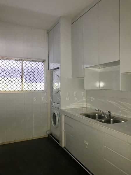 Ridgewood Condominium, 3 Ridgewood Close, 3 Bedrooms, 3,400 sqft, Condominium For Rent, by Juliet Stannard, 22207726 - PropertyGuru.com.sg