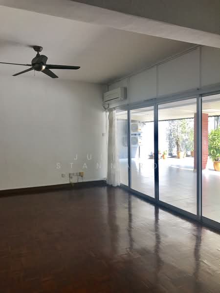 Ridgewood Condominium, 3 Ridgewood Close, 3 Bedrooms, 3,400 sqft, Condominium For Rent, by Juliet Stannard, 22207726 - PropertyGuru.com.sg