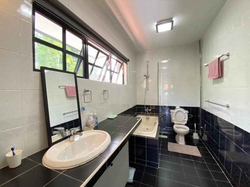 Shamrock Park, Namly Crescent, Tanglin / Holland / Bukit Timah, 6 Bedrooms, 4,993 sqft, Detached House For Rent, by Derrick Goh, 22210205 - PropertyGuru.com.sg