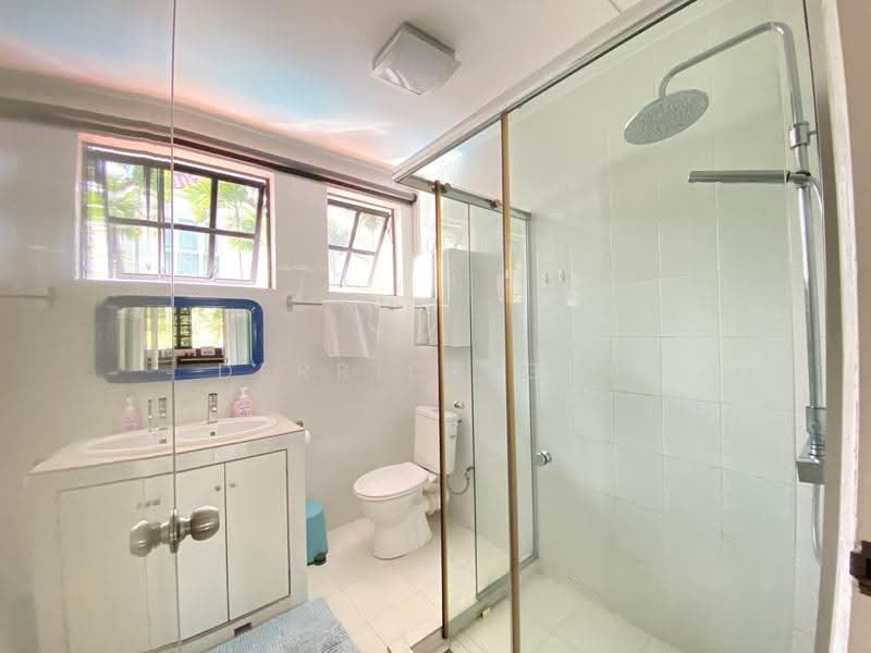 Shamrock Park, Namly Crescent, Tanglin / Holland / Bukit Timah, 6 Bedrooms, 4,993 sqft, Detached House For Rent, by Derrick Goh, 22210205 - PropertyGuru.com.sg