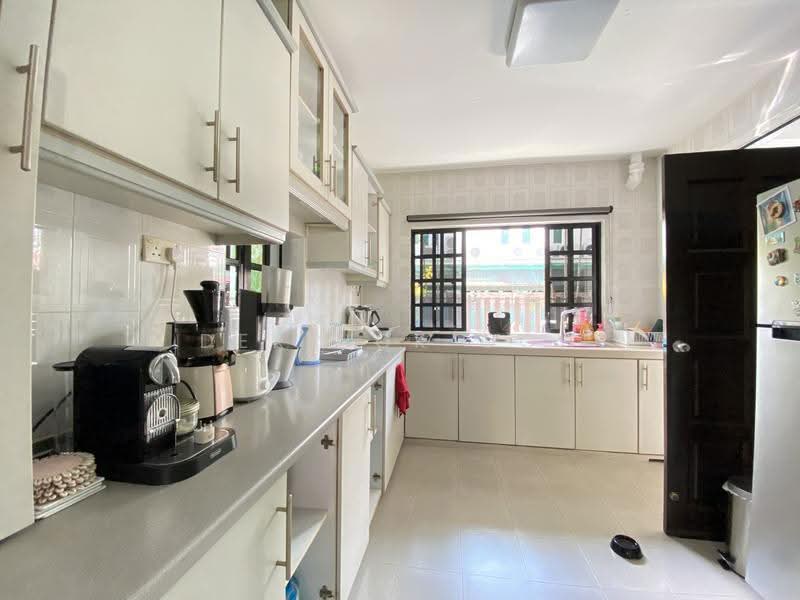 Shamrock Park, Namly Crescent, Tanglin / Holland / Bukit Timah, 6 Bedrooms, 4,993 sqft, Detached House For Rent, by Derrick Goh, 22210205 - PropertyGuru.com.sg