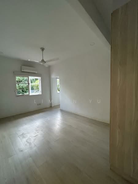 Semi-D at Hua Guan Avenue, Hua Guan Avenue, 3 Bedrooms, 2,500 sqft, Semi-Detached House For Rent, by Lim En Yu, 22250564 - Master Bedroom - PropertyGuru.com.sg