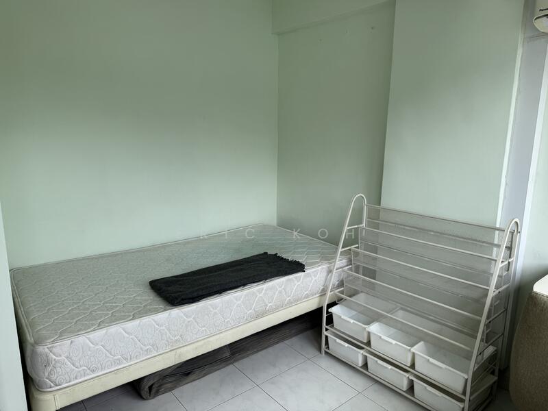 Front Guest / Study Room