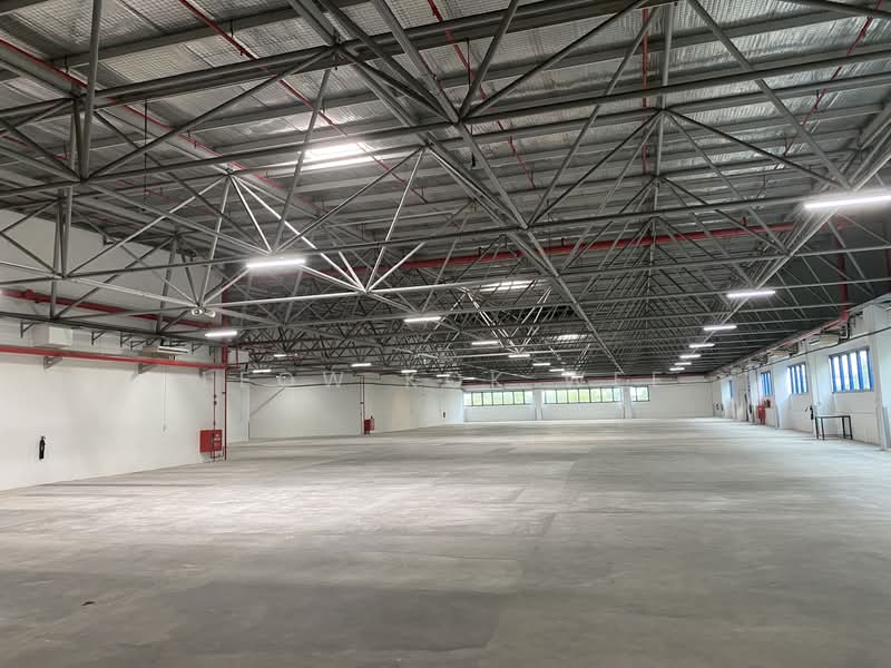 7m high warehouse next to mrt 10 loading bays, Changi south, 10,000 sqft, Factory / Workshop (B2) For Rent, by Leow Kok Wee, 22253337 - CommercialGuru.com.sg