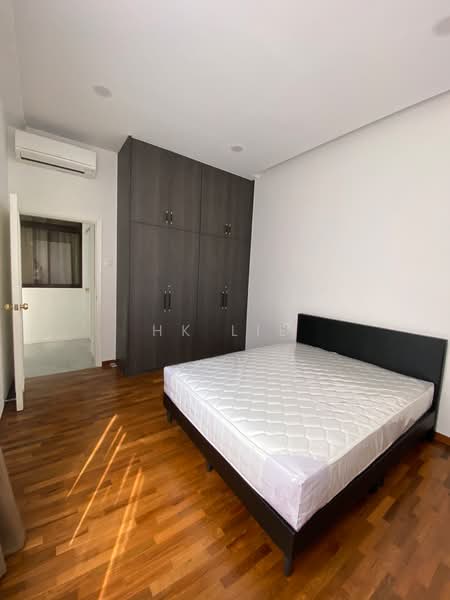 Queen size bed