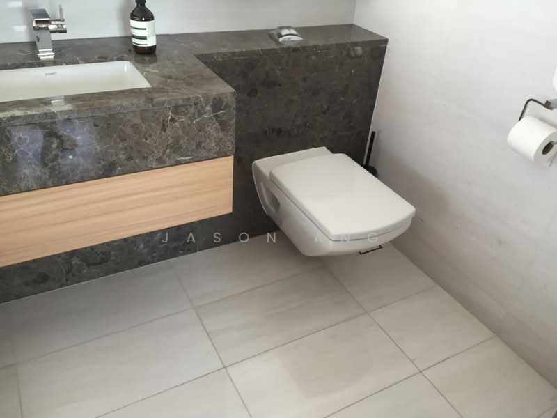 Concourse Skyline, 300 Beach Road, 2 Bedrooms, 1,163 sqft, Condominium For Rent, by Jason Ang, 22275974 - Master bathroom - PropertyGuru.com.sg