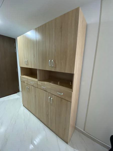 Le Quest, 2 Bukit Batok Street 41, 3 Bedrooms, 1,109 sqft, Condominium For Sale, by Eunice Lim, 22282801 - Extra kitchen cabinet  - PropertyGuru.com.sg