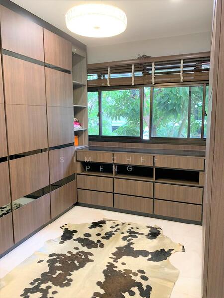 Walk-in wardrobe