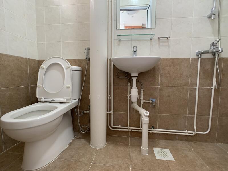 161 Simei Road, 161 Simei Road, 3 Bedrooms, 1,313 sqft, HDB Flat For Rent, by Liza Xu, 22309695 - Kitchen Toilet - PropertyGuru.com.sg