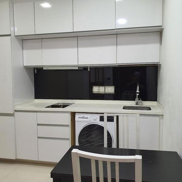 Centra Studios, 25 Lorong 25 Geylang, Eunos / Geylang / Paya Lebar, 1 Bedroom, 484 sqft, Condominium For Rent, by Tan Anna, 22340624 - Kitchen& dining area - PropertyGuru.com.sg