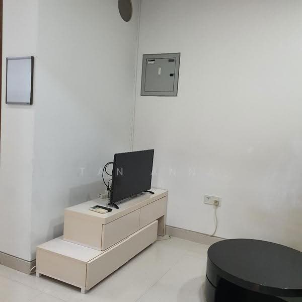 Centra Studios, 25 Lorong 25 Geylang, Eunos / Geylang / Paya Lebar, 1 Bedroom, 484 sqft, Condominium For Rent, by Tan Anna, 22340624 - Living room - PropertyGuru.com.sg