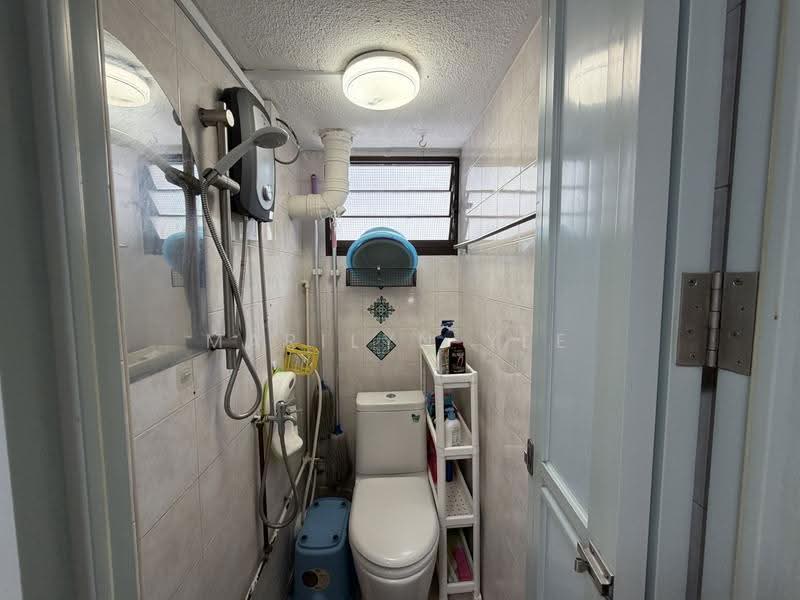 129 Kim Tian Road, 129 Kim Tian Road, Alexandra / Commonwealth, 3 Bedrooms, 947 sqft, HDB Flat For Rent, by Marilyn Yee, 22342476 - Bathroom in kitchen - PropertyGuru.com.sg
