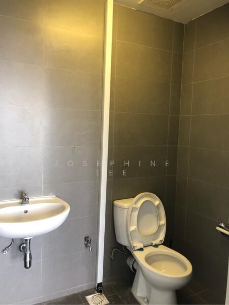 CT Hub 2, 114 Lavender Street, 1,066 sqft, Light Industrial (B1) For Rent, by Josephine Lee, 22348440 - Toilet within unit - CommercialGuru.com.sg