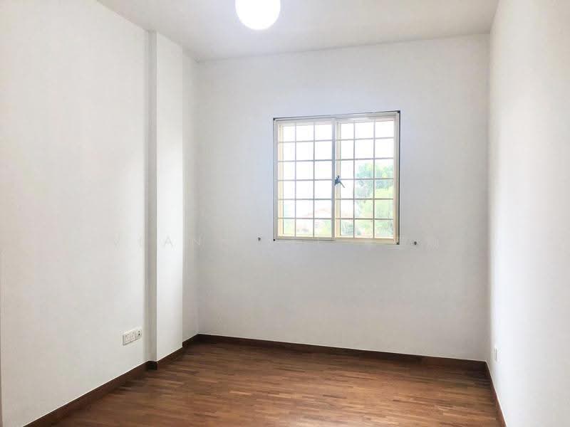 ⭐ Inter-terrace on Simon Lane ⭐ Renovated with Big Rooms ⭐ Car Porch fits 1 car ⭐, Simon Lane, Hougang / Punggol / Sengkang, 4 Bedrooms, 2,300 sqft, Terraced House For Rent, by Veann Lee 李慧瑜, 22354804 - PropertyGuru.com.sg