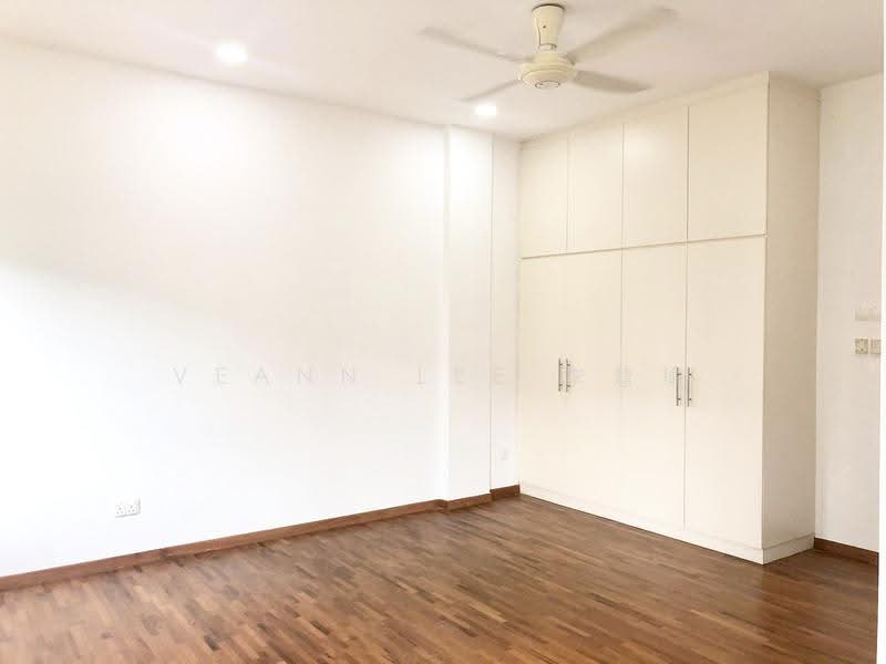 ⭐ Inter-terrace on Simon Lane ⭐ Renovated with Big Rooms ⭐ Car Porch fits 1 car ⭐, Simon Lane, Hougang / Punggol / Sengkang, 4 Bedrooms, 2,300 sqft, Terraced House For Rent, by Veann Lee 李慧瑜, 22354804 - PropertyGuru.com.sg