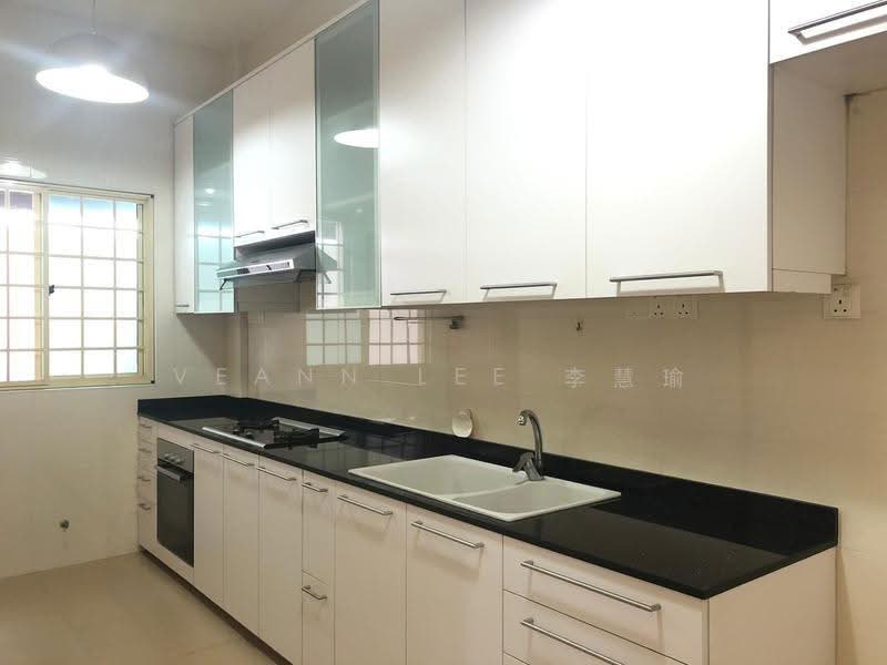 ⭐ Inter-terrace on Simon Lane ⭐ Renovated with Big Rooms ⭐ Car Porch fits 1 car ⭐, Simon Lane, Hougang / Punggol / Sengkang, 4 Bedrooms, 2,300 sqft, Terraced House For Rent, by Veann Lee 李慧瑜, 22354804 - PropertyGuru.com.sg