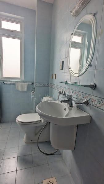 Bedroom with attached bathroom, mins walk to Serangoon MRT/Nex, Recreation Lane, Hougang / Punggol / Sengkang, Room Rental, 300 sqft, Semi-Detached House For Rent, by Vivien Zheng, 22361635 - PropertyGuru.com.sg