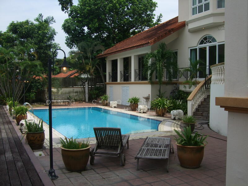 Oriole Crescent, Raffles Park, Oriole Crescent, Newton / Novena, 6 Bedrooms, 6,500 sqft, Bungalow House For Sale, by Ong Choon-Hwa (John), 22368440 - Shadowed pool with no direct sun late afternoon. - PropertyGuru.com.sg