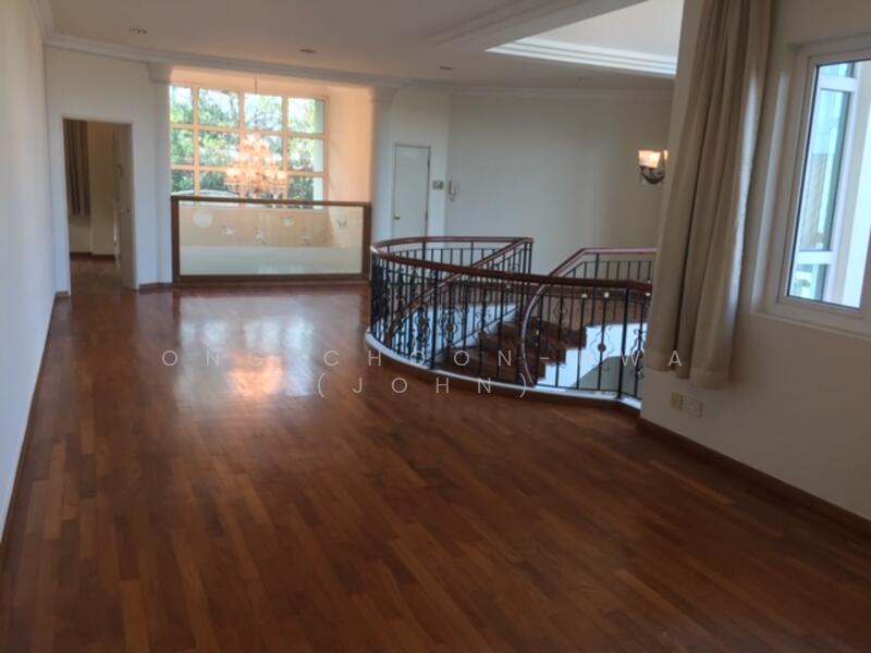 2nd floor landing leading to family area.