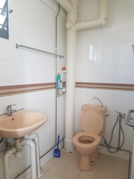 53 Chai Chee Street, 53 Chai Chee Street, 3 Bedrooms, 1,302 sqft, HDB Flat For Rent, by Winni Ng 黄煒倪, 22372409 - common toilet in the kitchen - PropertyGuru.com.sg