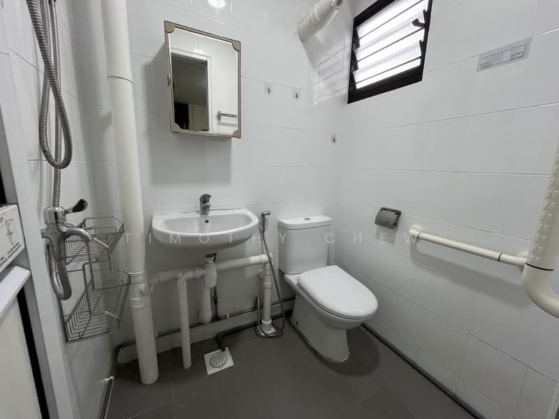157 Tampines Street 12, 157 Tampines Street 12, 2 Bedrooms, 732 sqft, HDB Flat For Rent, by Timothy Chew, 22503200 - Master Bedroom Bath - PropertyGuru.com.sg