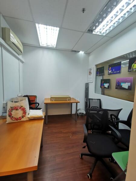 Tradehub 21, 18 Boon Lay Way, 1,625 sqft, Light Industrial (B1) For Rent, by Ben Chew, 22530464 - CommercialGuru.com.sg