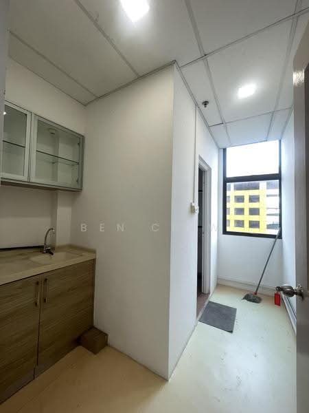 Tradehub 21, 18 Boon Lay Way, Boon Lay / Jurong / Tuas, 1,625 sqft, Light Industrial (B1) For Rent, by Ben Chew, 22530464 - Kitchen - CommercialGuru.com.sg