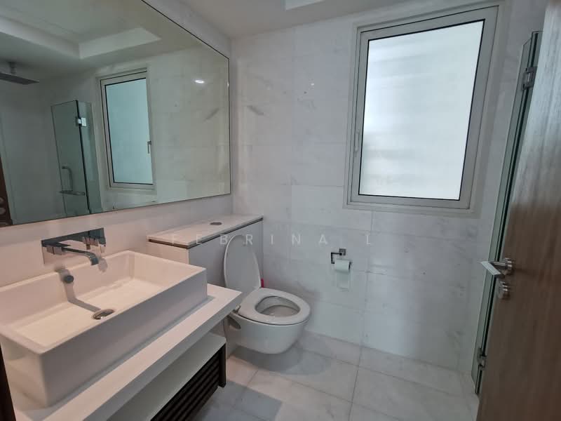 Suites at Orchard, 38 Handy Road, 2 Bedrooms, 980 sqft, Condominium For Rent, by Febrina L, 22559171 - master bathroom with rain shower - PropertyGuru.com.sg