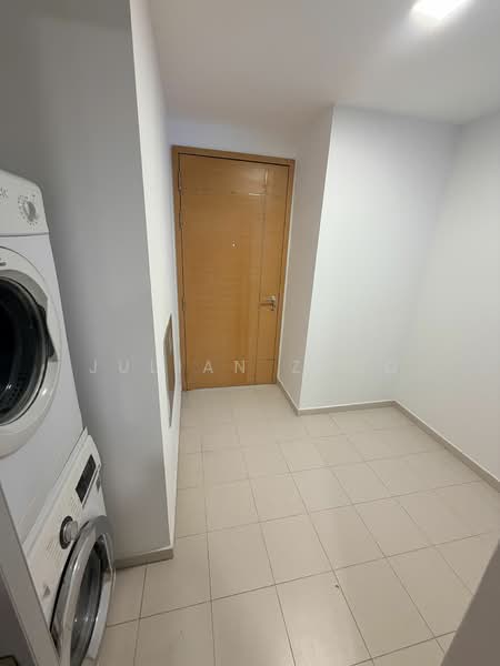 Suites @ Cairnhill, 138 Cairnhill Road, 2 Bedrooms, 1,184 sqft, Condominium For Rent, by Julian Zhuo, 22562936 - PropertyGuru.com.sg