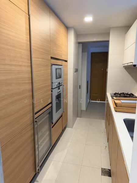 Suites @ Cairnhill, 138 Cairnhill Road, 2 Bedrooms, 1,184 sqft, Condominium For Rent, by Julian Zhuo, 22562936 - PropertyGuru.com.sg
