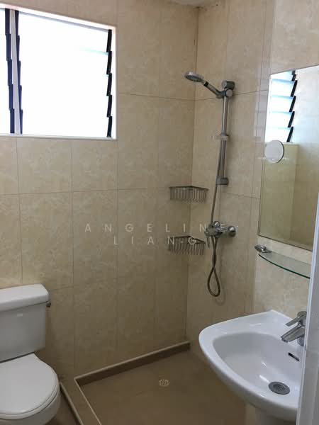 Monarchy Apartments, 51 Mandalay Road, 3 Bedrooms, 1,216 sqft, Apartment For Rent, by Angeline Liang, 22602872 - COMMON BATH - PropertyGuru.com.sg