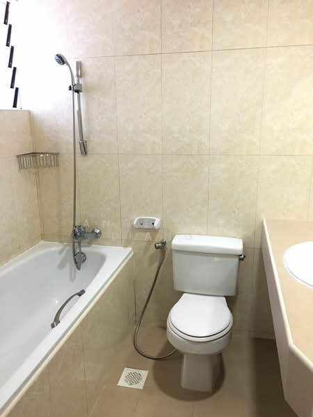 Monarchy Apartments, 51 Mandalay Road, 3 Bedrooms, 1,216 sqft, Apartment For Rent, by Angeline Liang, 22602872 - MASTER BATH - PropertyGuru.com.sg