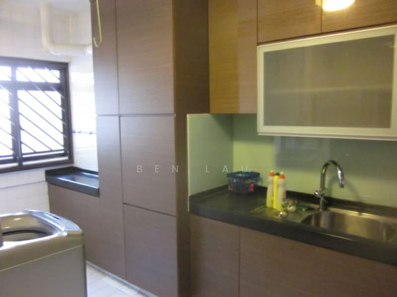 323 Jurong East Street 31, 323 Jurong East Street 31, 4 Bedrooms, 1,604 sqft, HDB Flat For Rent, by Ben Lau, 22646563 - Level 1 Kitchen & washing area - PropertyGuru.com.sg
