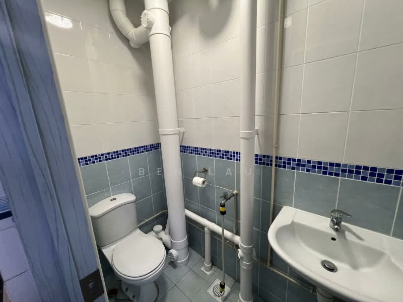 323 Jurong East Street 31, 323 Jurong East Street 31, 4 Bedrooms, 1,604 sqft, HDB Flat For Rent, by Ben Lau, 22646563 - Level 1 Common Toilet - PropertyGuru.com.sg