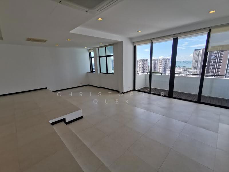 Fernwood Towers, 28 Fernwood Terrace, East Coast / Marine Parade, 4 Bedrooms, 2,777 sqft, Condominium For Rent, by Christopher Quek, 22647849 - Spacious and regular shape living and dining hall. - PropertyGuru.com.sg