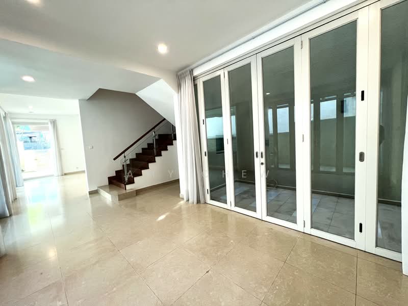 See Video in Listing! Charming 3- Storey Semi-Detached with 5 Spacious Bedrooms with Huge Pool, , 5 Bedrooms, 4,500 sqft, Semi-Detached House For Rent, by Amy Chew, 22684129 - PropertyGuru.com.sg