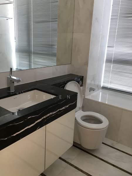 The Vermont On Cairnhill, 12B Cairnhill Rise, 2 Bedrooms, 883 sqft, Apartment For Rent, by Steven Teo, 22706130 - Master Bathroom - PropertyGuru.com.sg