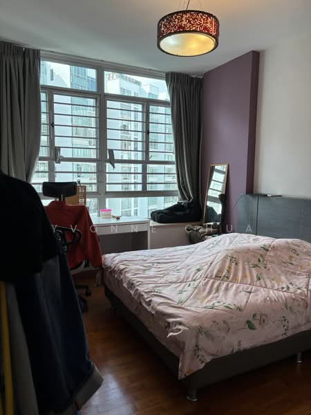 The Lakeshore, 33 Jurong West Street 41, 3 Bedrooms, 1,109 sqft, Condominium For Rent, by Yvonne Chua, 22710620 - PropertyGuru.com.sg