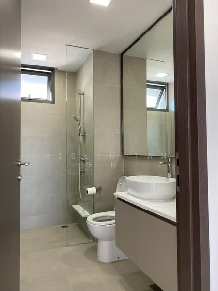 Vue 8 Residence, 93 Pasir Ris Heights, 3 Bedrooms, 1,044 sqft, Condominium For Rent, by Jeslyn Tan G.N., 22732633 - Common Bathroom - PropertyGuru.com.sg